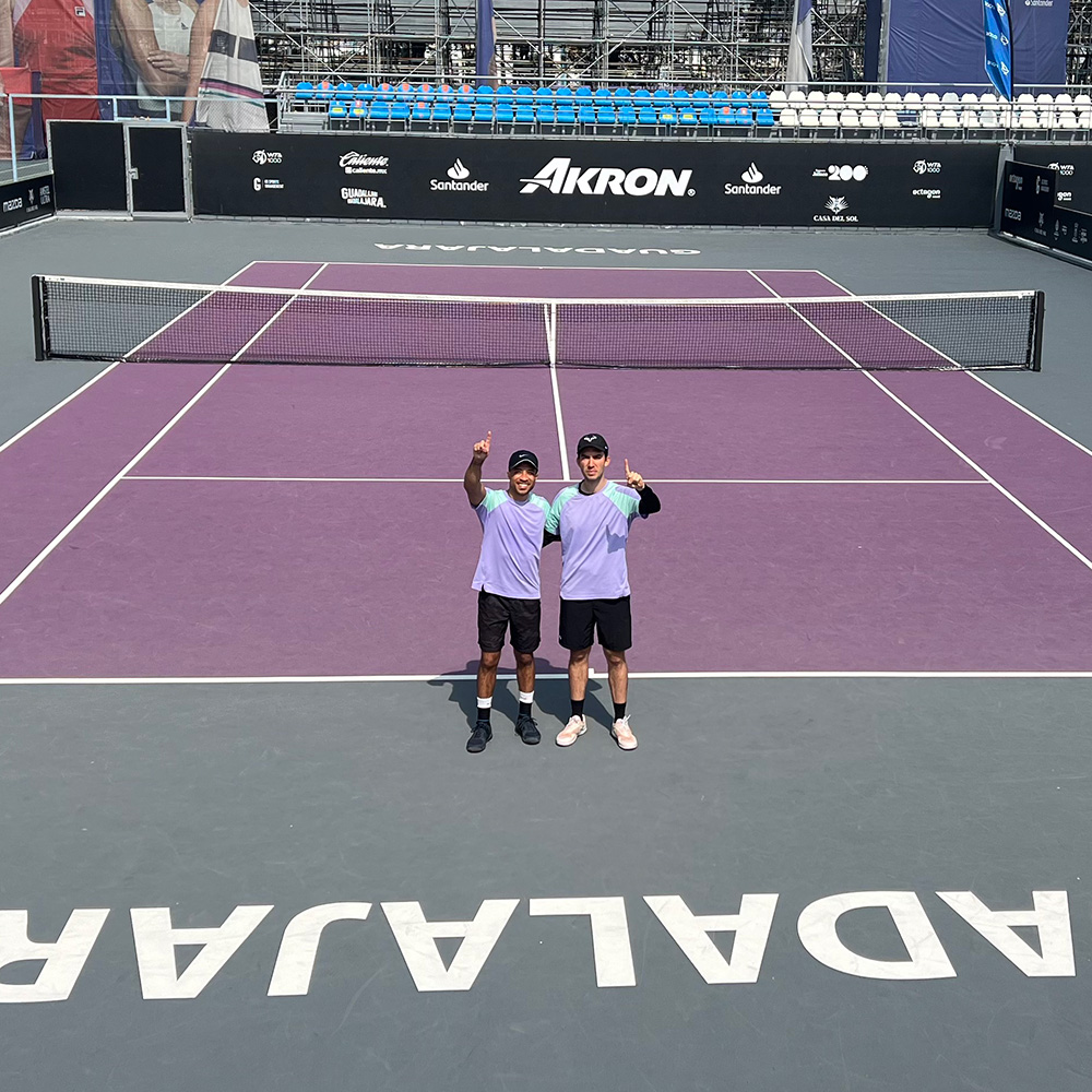 Tyler Parks playing tennis in Guadalajara