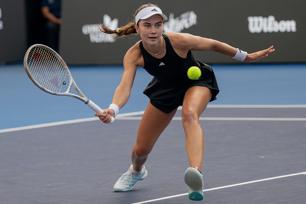Iva Jovic hits a forehand during the WTA 500 Guadalajara Open Akron final at Mouratoglou Tennis Center on September 14, 2025 in Guadalajara, Mexico.