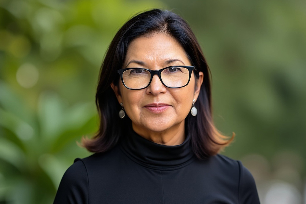 Esther Avila-Hendershott headshot