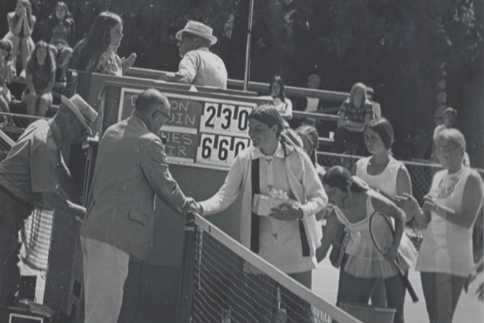 Tracy Macnair Burrell receiving the 1971 Southern Cal Sportsmanship Award from ﻿SCTA President Joe Bixler